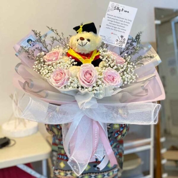 5 Rose Xtra Baby Breath + Boneka Toga M (M)