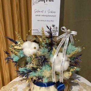 Dry Old Centerpiece Vase Arrangement (10cm x 10cm)