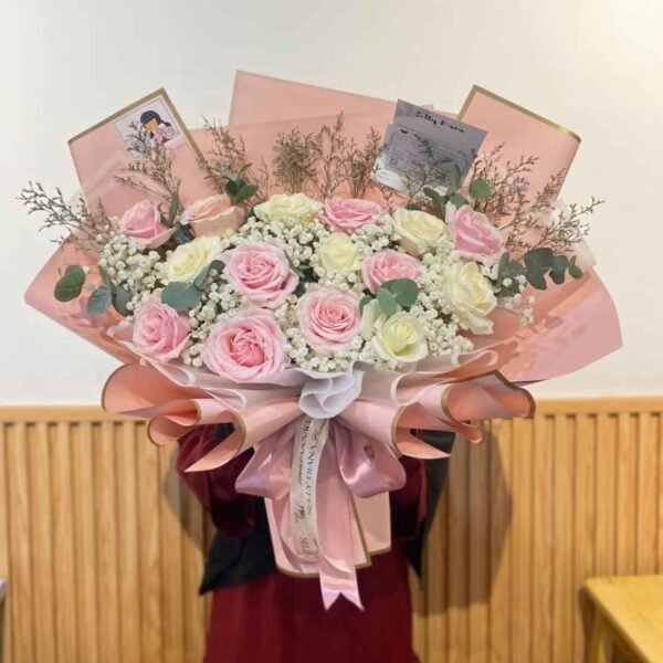 15 Classic Roses with Extra Filler (L)